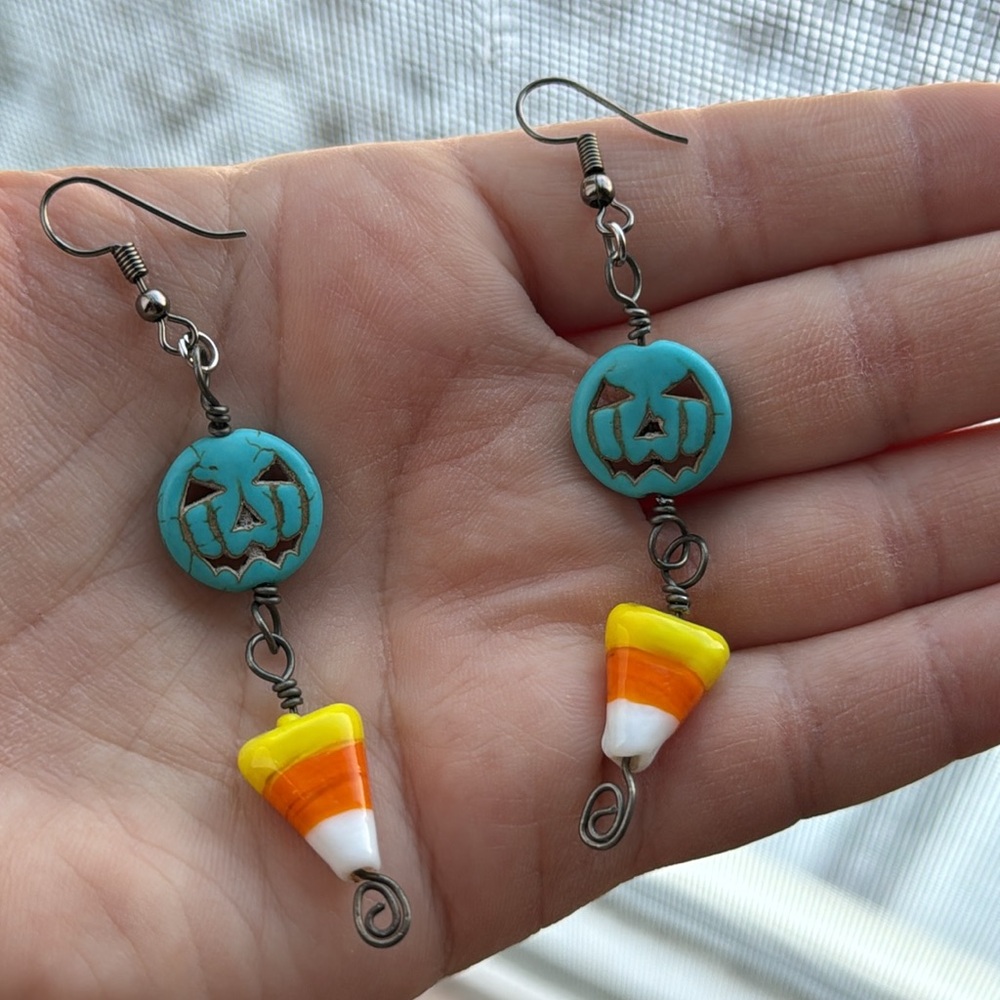🔮5/$25✨Halloween Pumpkin Candy Corn Howlite And Glass Earrings Samhain Spooky